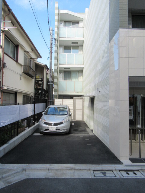 スカイコートパレス小竹向原 駐車場