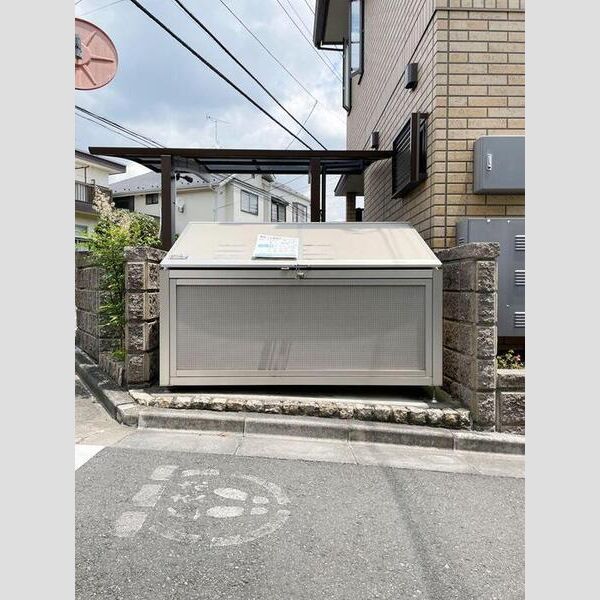 富士　一番館101号室 ゴミストッカー