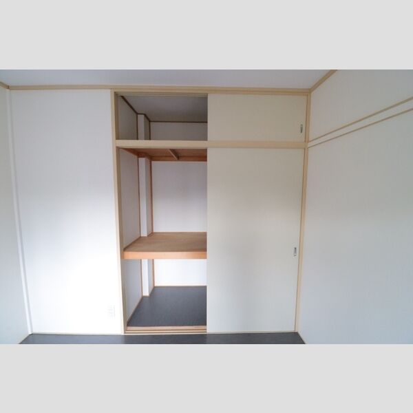 ビーライン大谷本郷202号室 押入