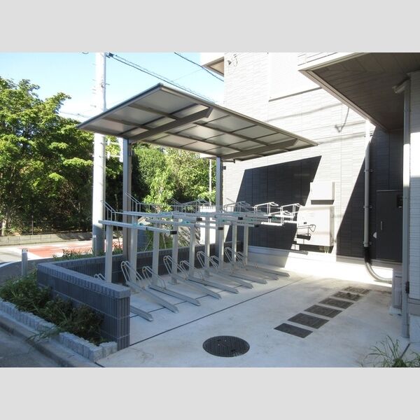 アヴァンス中村南305号室 自転車置き場