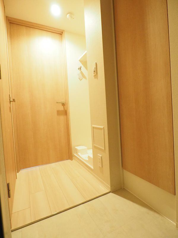 クレヴィアリグゼ日暮里根岸4階 玄関