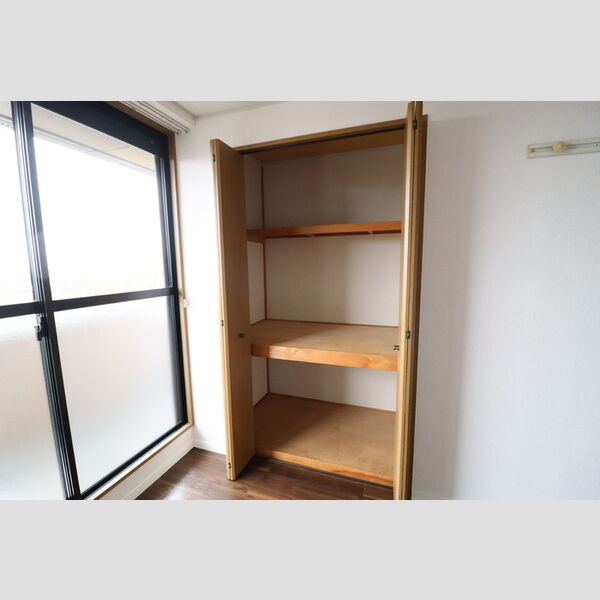 ファーストターフ鎌取　C305号室 物入