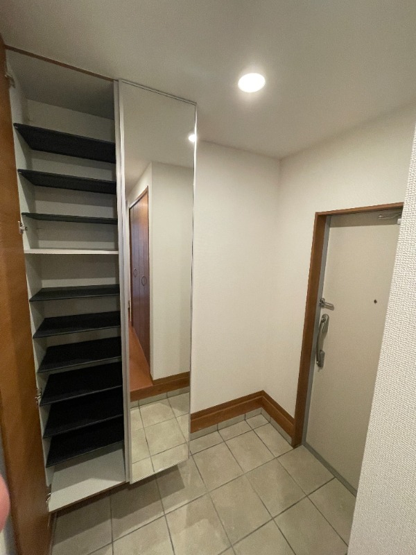 ティーリミテッド 玄関