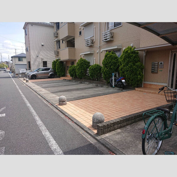 Park Crescent 駐車場