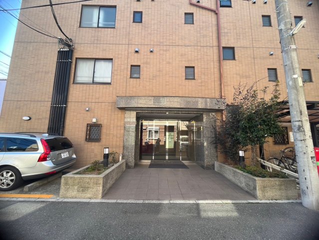 ドゥ・ミル・レジデンス104号室 エントランス