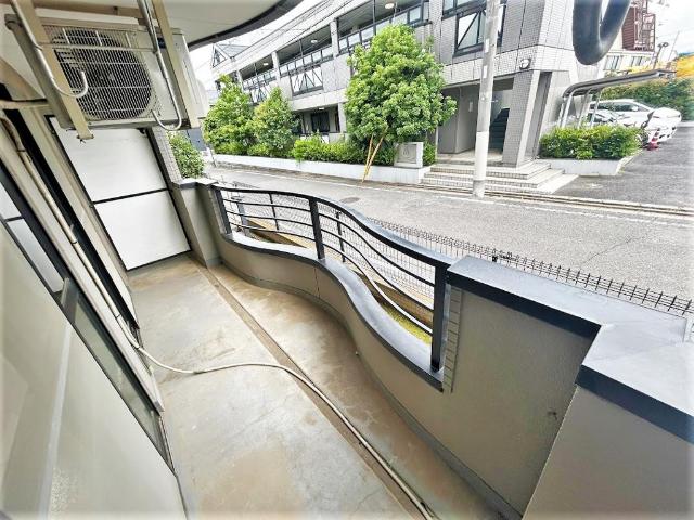 ガーデンスクエア102号室 ベランダ