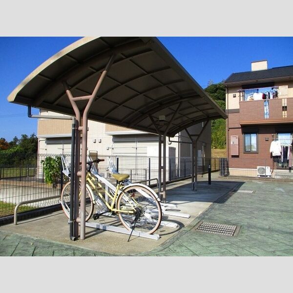 ルーナピエーナ 駐輪場