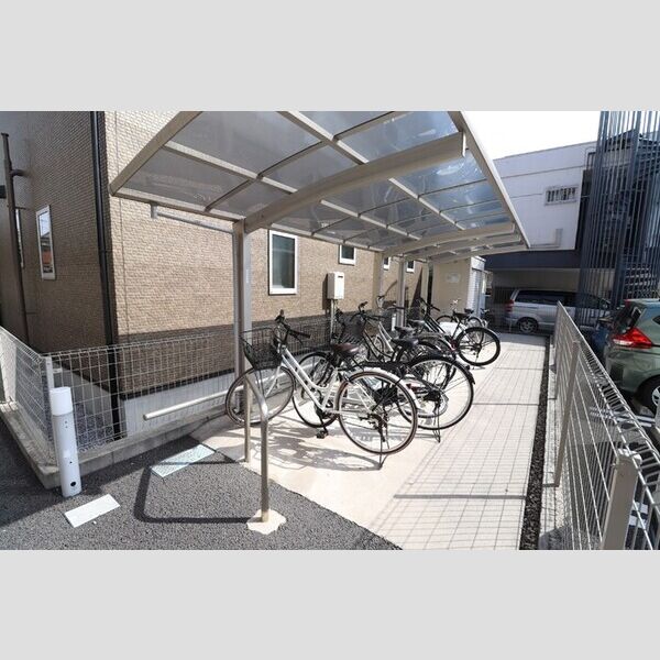 イリオス 駐輪場