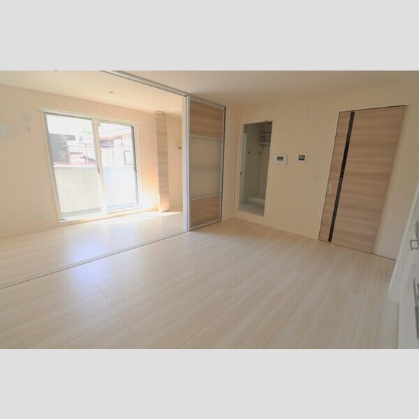 クレール LDK9.2帖より洋室3.5帖方向