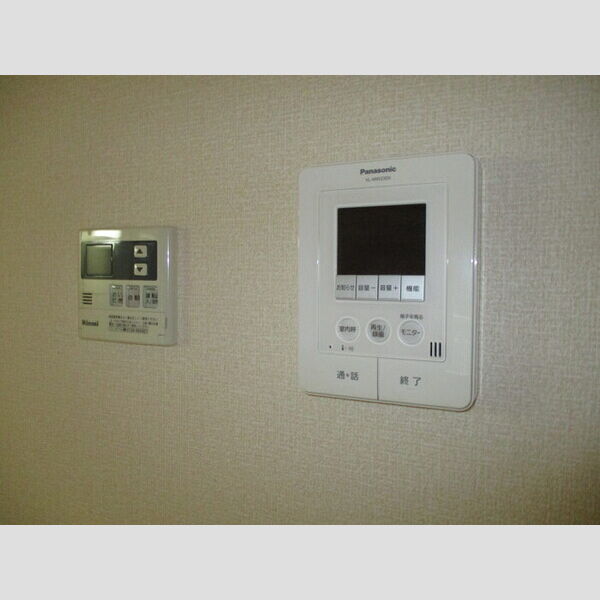 ブルーメ小倉 107(モニター付インターホン、給湯器リモコン)