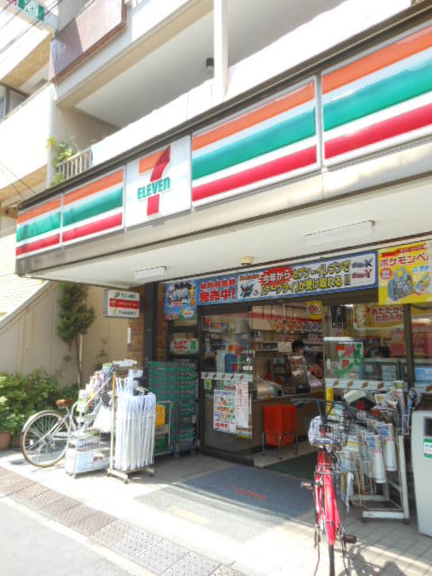 ガーラ・プレシャス代々木北参道6階 ファミリーマート