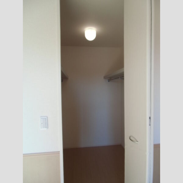 ベルフォーレ205号室 ウォークインクローゼット