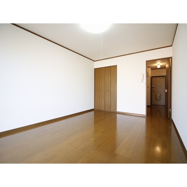 アムール H 内観