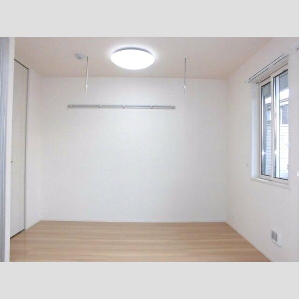 レフィナード末広102号室 洋室