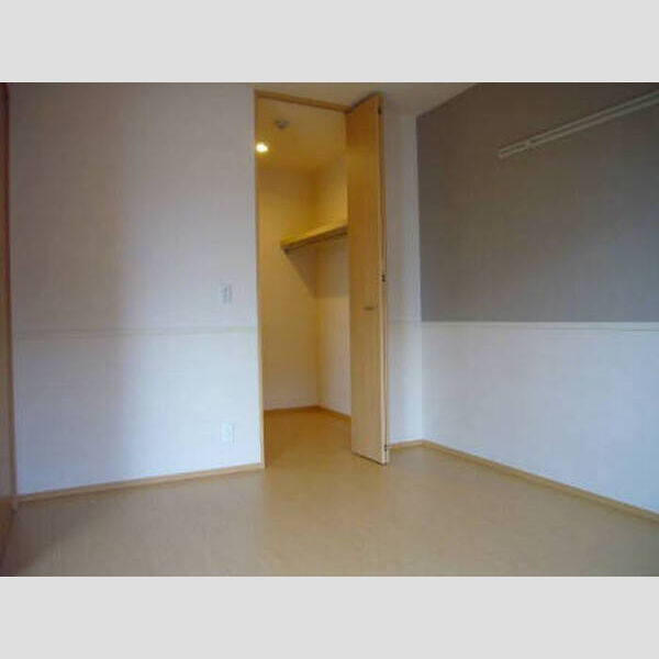 プリムヴェール　十五番館 ウォークインクローゼット付の南洋間