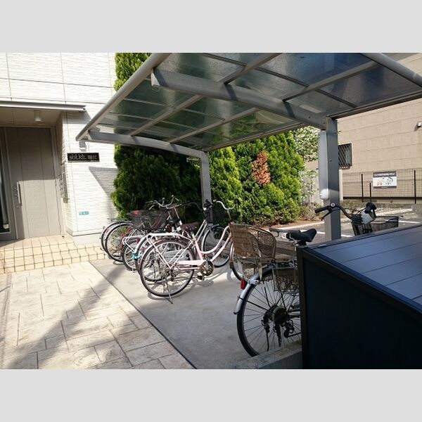 ソレイユ瑞江201号室 駐輪場