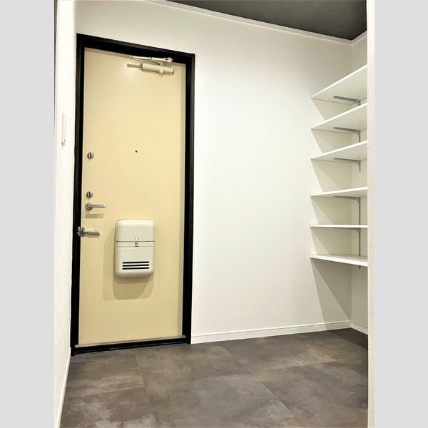 セルロ・フェリーズ101号室 玄関