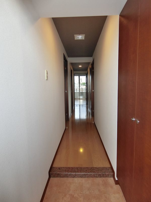 “クオリオ”アイリスパーク5階 玄関