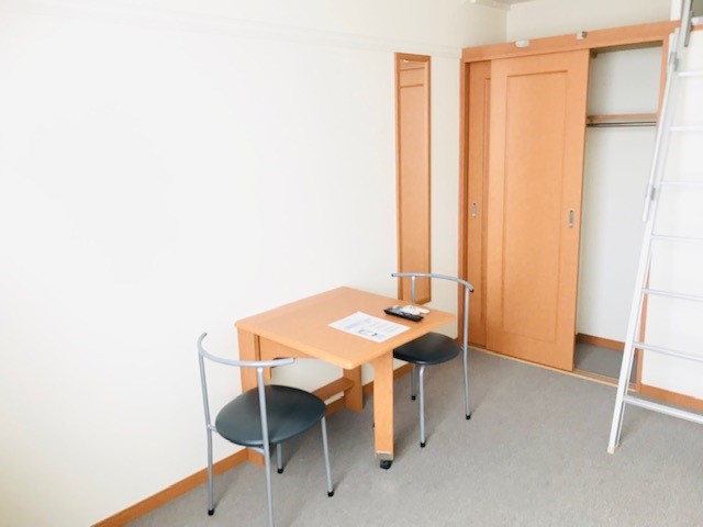 レオパレスエスペランサＡ 椅子、机