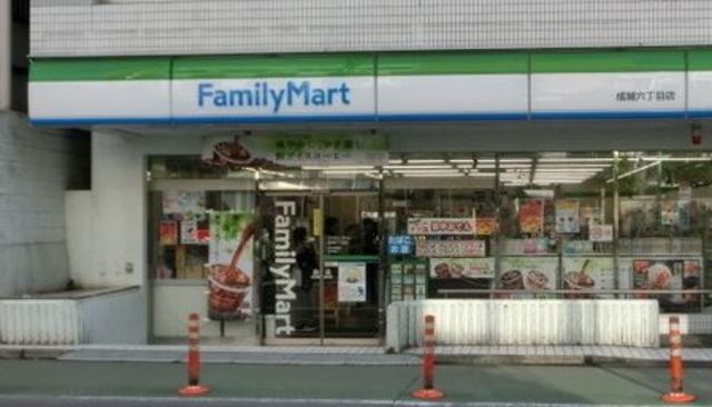シンフォニー成城0305号室 【コンビニエンスストア】ファミリーマート成城六丁目店まで717ｍ