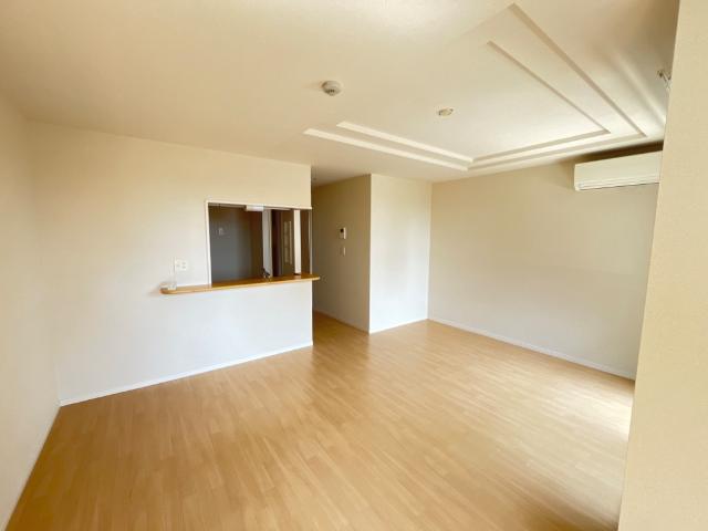 ヴィレッジコート305号室 リビング