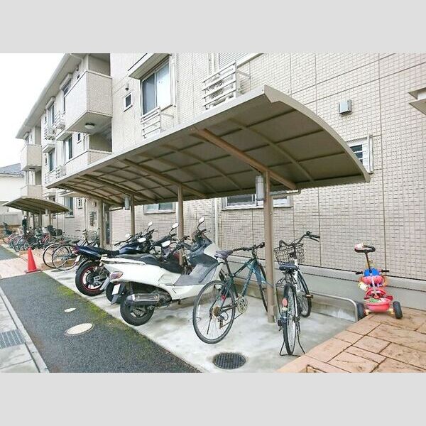 レイクガーデン305号室 駐輪場