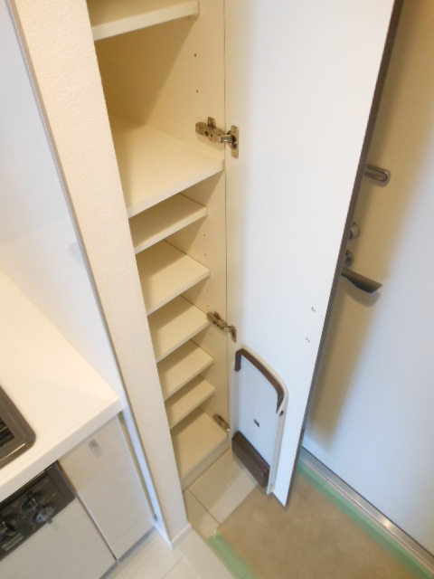 ガーラ・ヴィスタ横濱西口7階 傘やブーツも収納可能