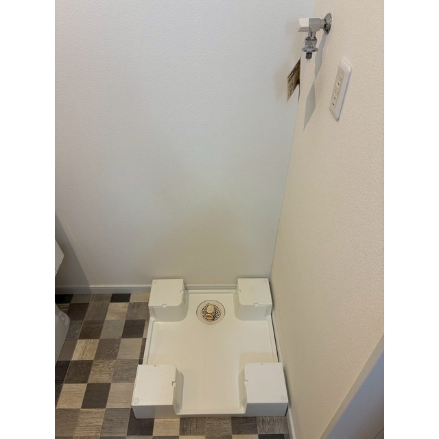 ＳＨＥＬＬＯＲＡ 洗濯機置き場(パン有)