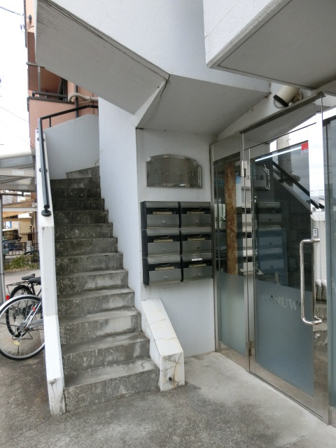 ルミエール新城 エントランス