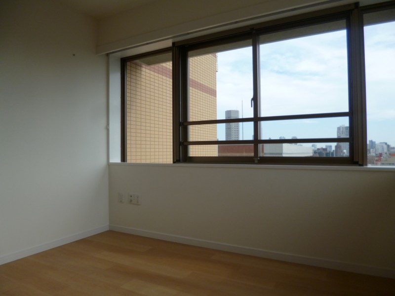 河田町ガーデン１号棟8階 リビング