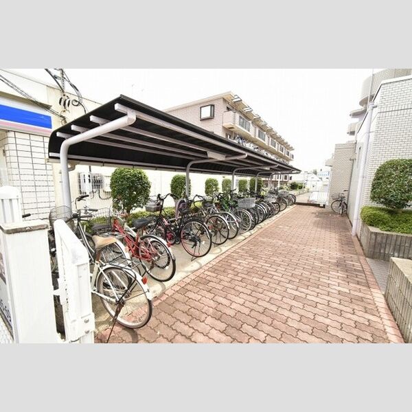 ハイドランジア 駐輪場