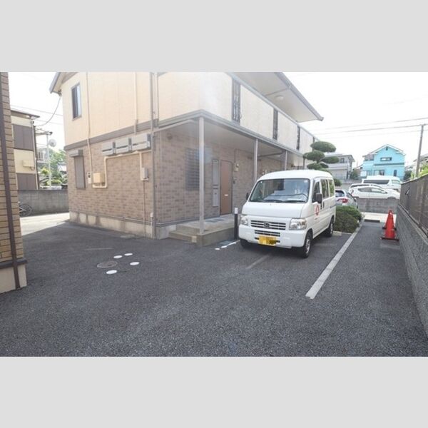 ルミナスビラGRANDE101号室 駐車場