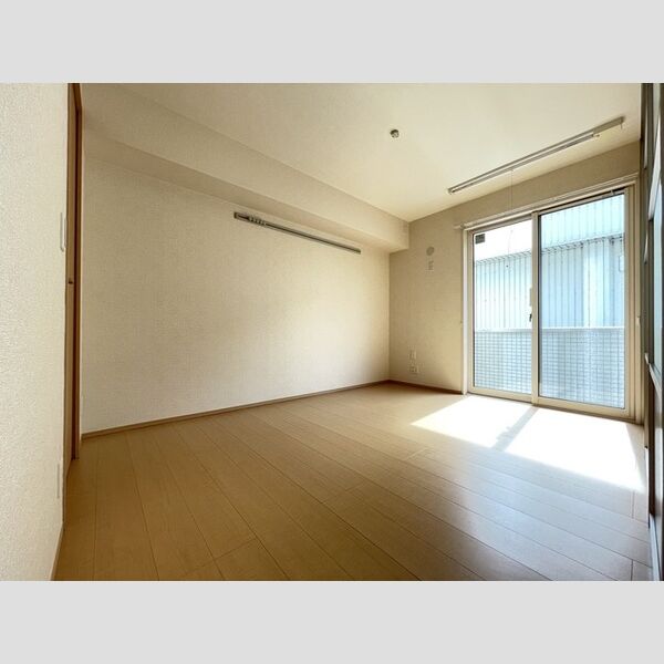 ロイヤルクレスト103号室 洋室