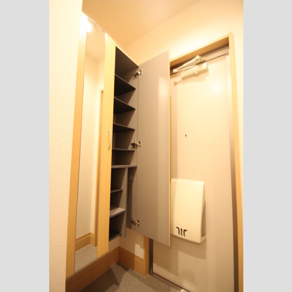 フォリウムー　A 玄関