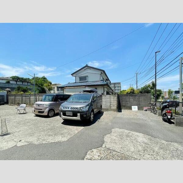 イレール並木 駐車場