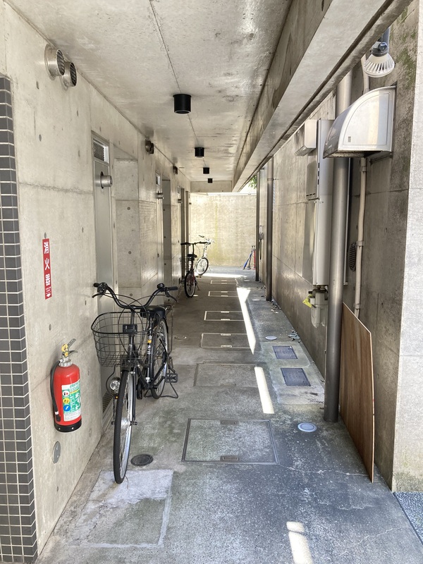 駒鳥アパートメント2階 エントランス