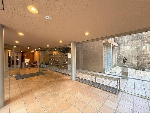 ハウス・エプタ5階 エントランス