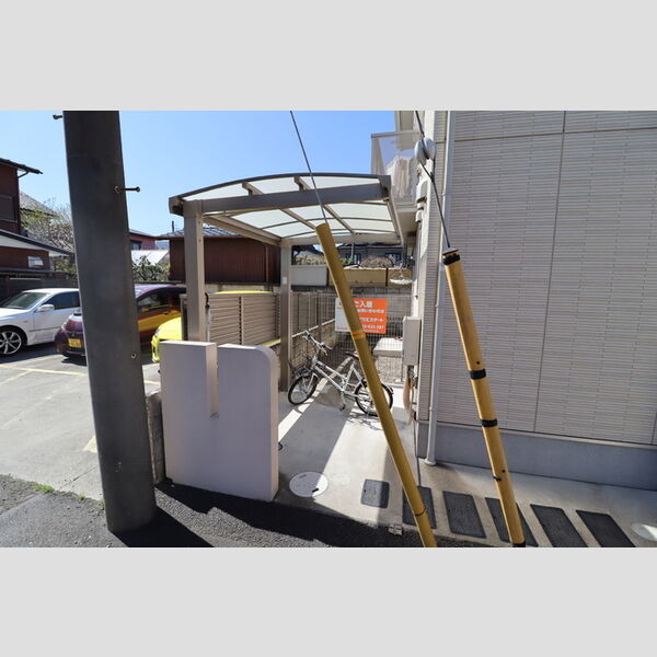 フレグランス 屋根付き駐輪場