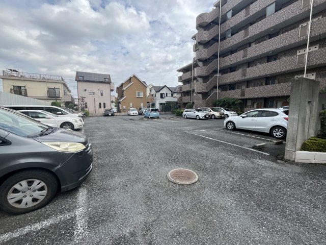 リベルテ戸田 駐車場