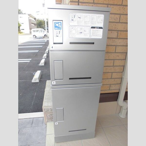 D-room高坂弐番町302号室 宅配ボックス