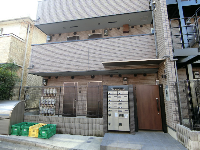 グランクオール朝霞 オートロック付きのエントランス