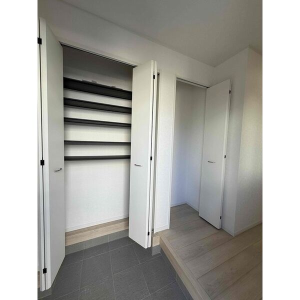 クレイドルガーデン江戸川区大杉　第12　2号棟 玄関