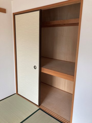グランシャリオ0401号室 和室　押入　※別号室の参考写真です(現況優先・仕様違いの場合あり)