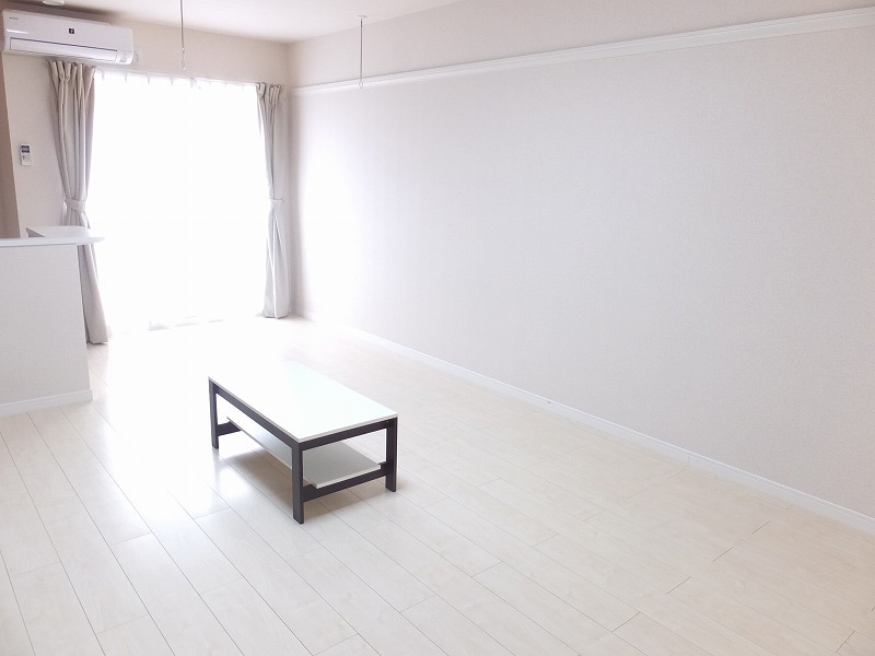 レオネクスト野鳥の森 ３０㎡を超える広々とした居室です。