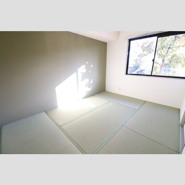 サン・ルミエール105号室 和室