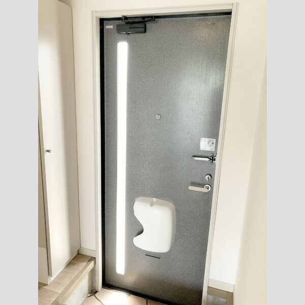 プレミールB 玄関