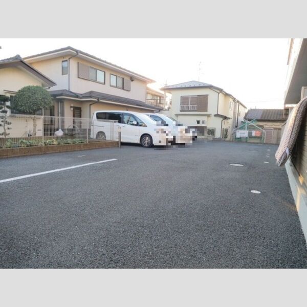 サンセゾン　ナツキ 駐車場