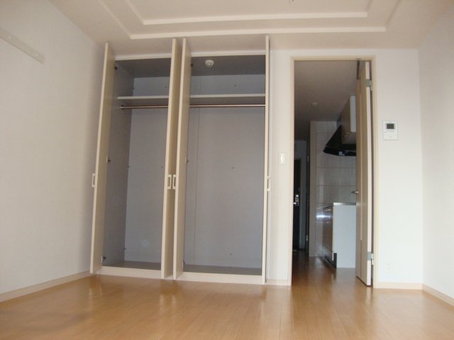 サンレジデンス湘南 洋室収納