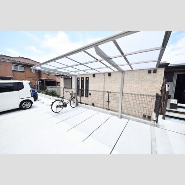 ベアハウス207号室 屋根付き駐輪場