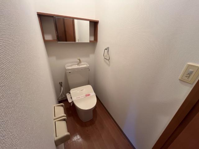 サンコート越谷105号室 シャワー付トイレ